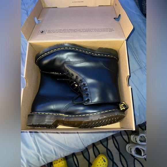 Dr. Martens 1460 Smooth Leather Lace Up Boots - Picture 2 of 11